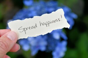 Handwritten message “spread happiness” note, quote, words of encouragement